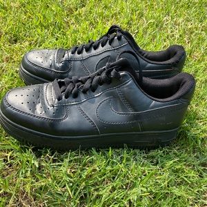 Black Nike Air Forces.